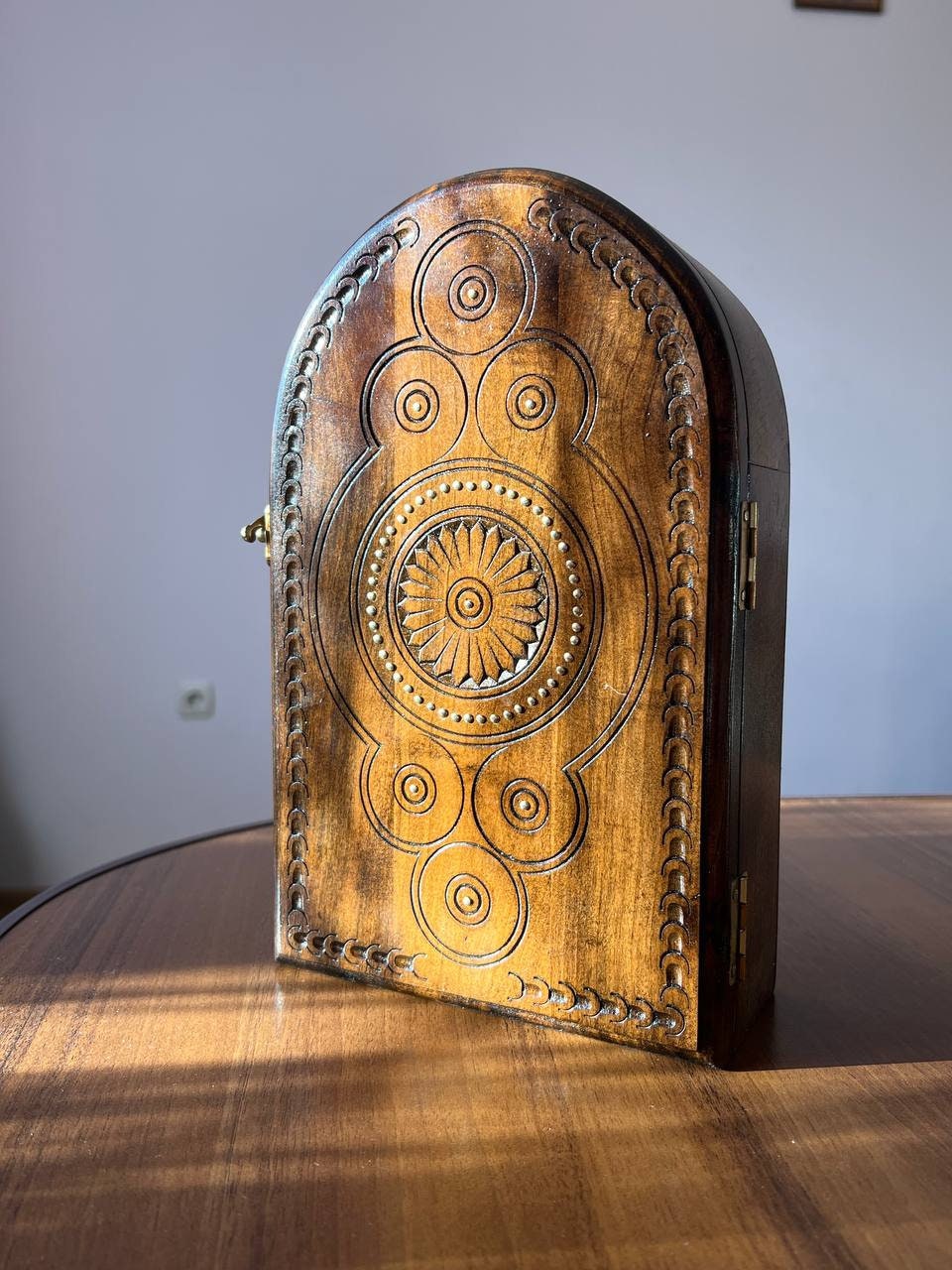 Handmade wooden wall key holder. Wood Carved key box