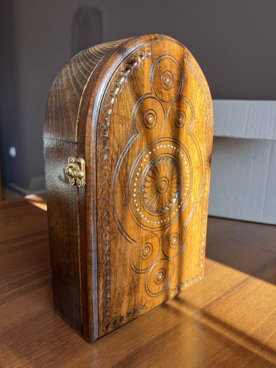 Handmade wooden wall key holder. Wood Carved key box